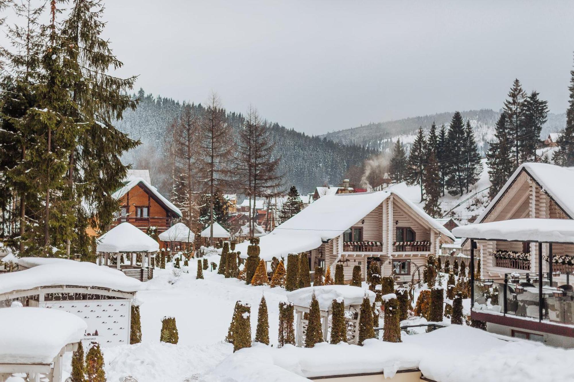 Hotel Vedmezhyi Dvir Bukovel Exterior foto